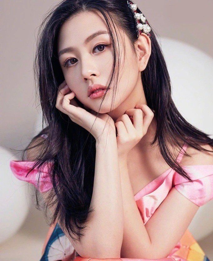 Con gái &#34;nữ hoàng gợi cảm&#34; đẹp vượt trội từ trong trứng, chỉ thay đổi một điểm liền kém sang - 2