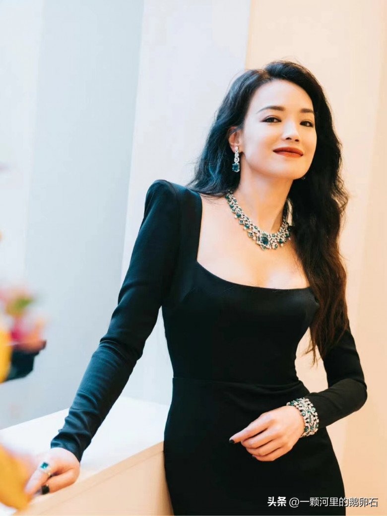 Hồ Ngọc Hà đọ sắc cùng Thư Kỳ, &#34;ma nữ&#34; Mai Davika gây sốt MXH, mẹ 3 con liệu có bị lép vế? - 16