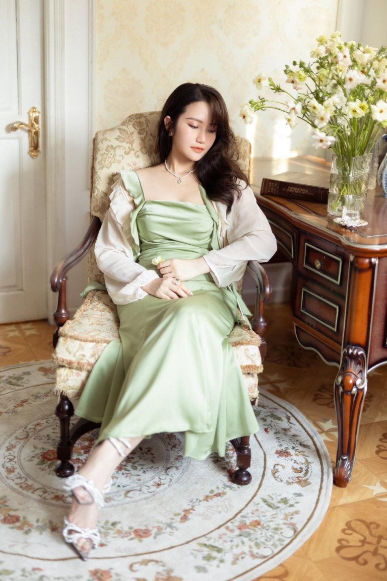 Ái nữ hiệu trưởng trường quý tộc chăm diện &#34;kín bưng&#34; đi sự kiện, nhờ dát đồ hiệu mà đỡ &#34;nhạt nhòa&#34; - 10