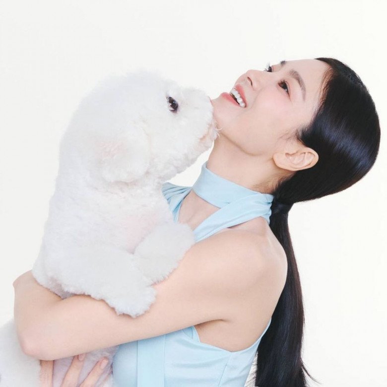 Song Hye Kyo U50 vẫn diện món đồ bí ẩn giúp chân dài, làm bật lên vẻ quyến rũ của phụ nữ - 1