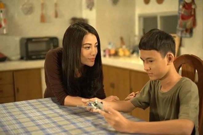 &#34;Cậu bé quê&#34; Tôi Thấy Hoa Vàng Trên Cỏ Xanh dậy thì thành công, ngoại hình điển trai sắc nét sau gần 10 năm - 3