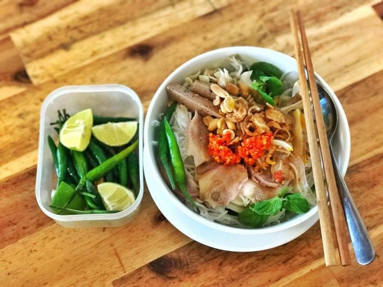 Ở Hà Nội, có một “thiên đường ăn vặt” mang tên Chùa Láng với menu ẩm thực trọn bộ 3 miền - 10