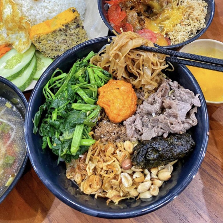 Ở Hà Nội, có một “thiên đường ăn vặt” mang tên Chùa Láng với menu ẩm thực trọn bộ 3 miền - 6