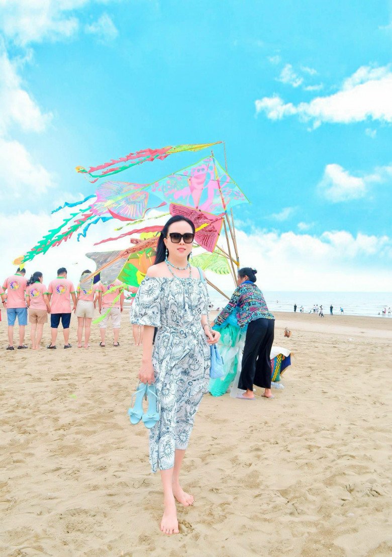 Diện đồ đi họp lớp như Phượng Chanel, sáng váy áo như nàng thơ, chiều lại thành quý bà sang trọng - 2