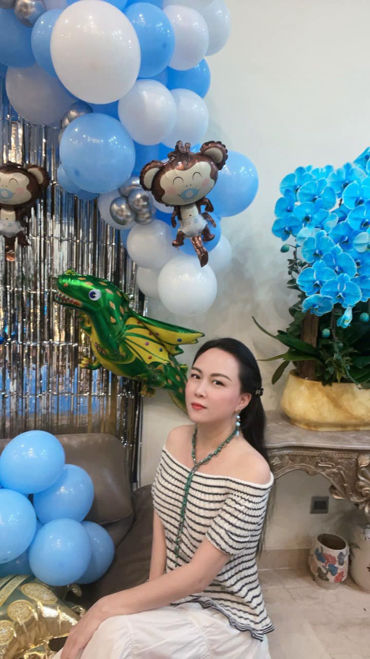 Diện đồ đi họp lớp như Phượng Chanel, sáng váy áo như nàng thơ, chiều lại thành quý bà sang trọng - 9