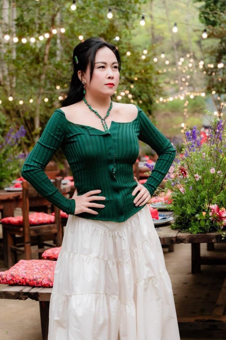 Diện đồ đi họp lớp như Phượng Chanel, sáng váy áo như nàng thơ, chiều lại thành quý bà sang trọng - 6