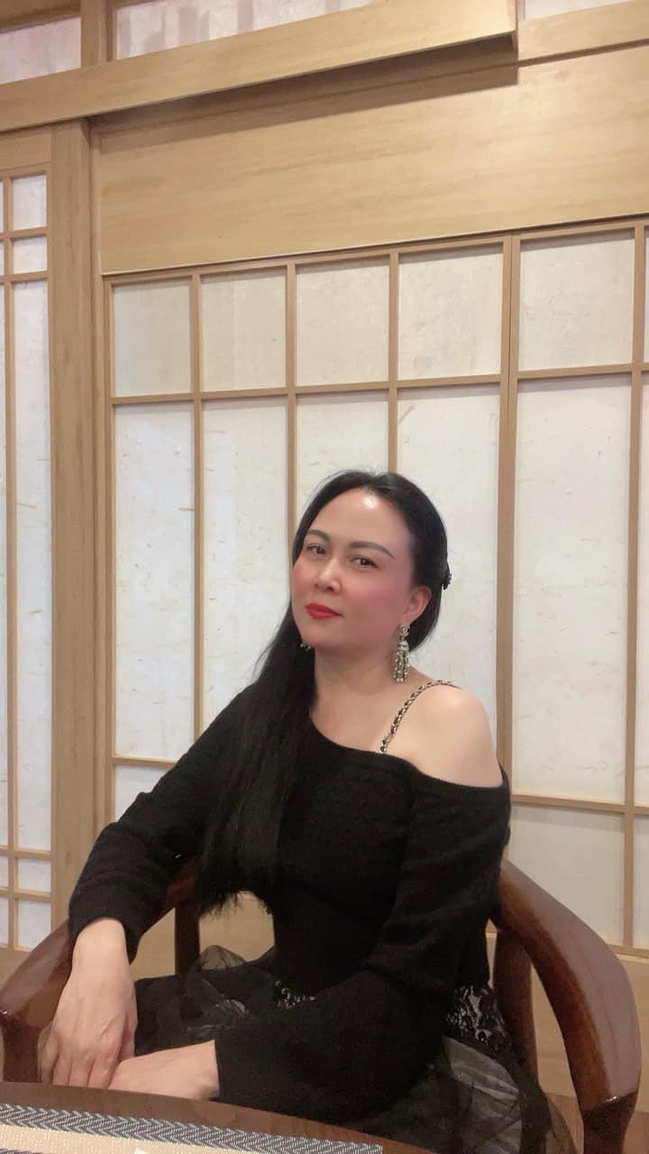 Diện đồ đi họp lớp như Phượng Chanel, sáng váy áo như nàng thơ, chiều lại thành quý bà sang trọng - 7