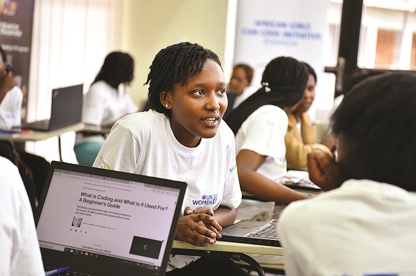 Cô gái Rwanda thách thức định kiến giới trong ngành công nghệ - 1