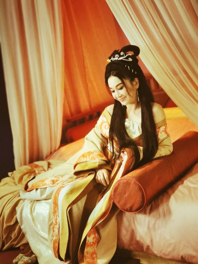 "Phan Kim Liên" quyến rũ nhất màn ảnh, U60 tự nhận đẹp như thiếu nữ nhưng bị soi vóc dáng thực ngỡ ngàng - 2