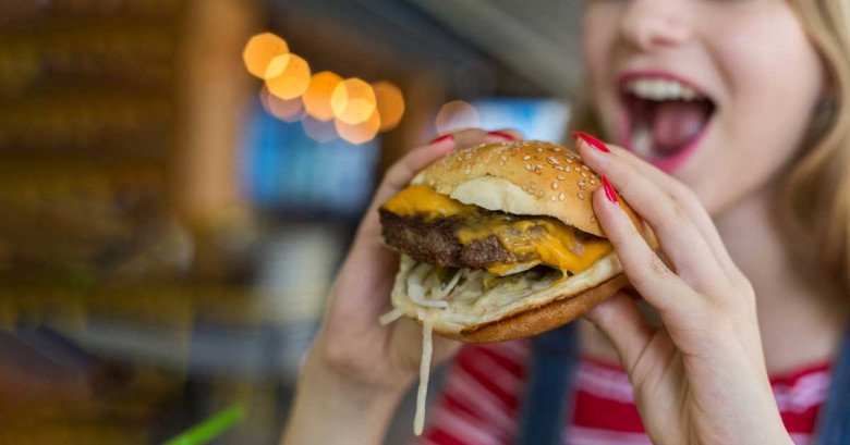 Hướng dẫn cách ăn hamburger thông minh nhất, đảm bảo không rơi vãi ra ngoài - 3