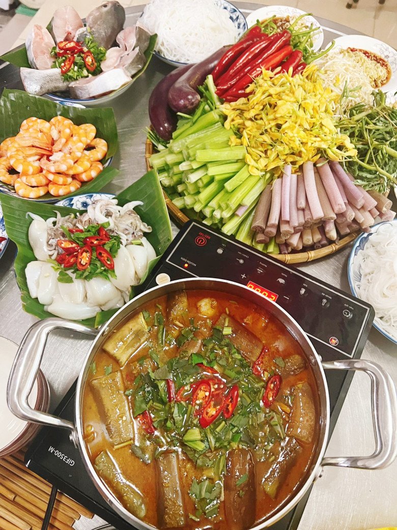 Cách nấu lẩu mắm miền Tây ngon ngất ngây, nhìn mà thèm của gái đảm Sài Gòn - 7