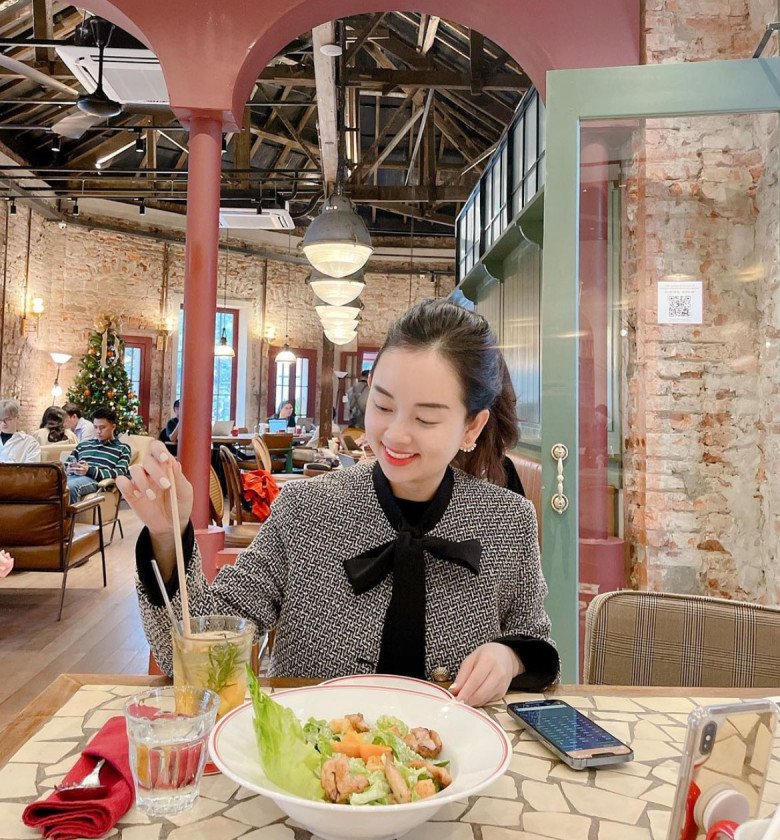 Ly Kute gần cuối thai kì dáng vẫn nuột, da vẫn sáng nhờ chăm rửa mặt bằng thứ nước 0 đồng - 6