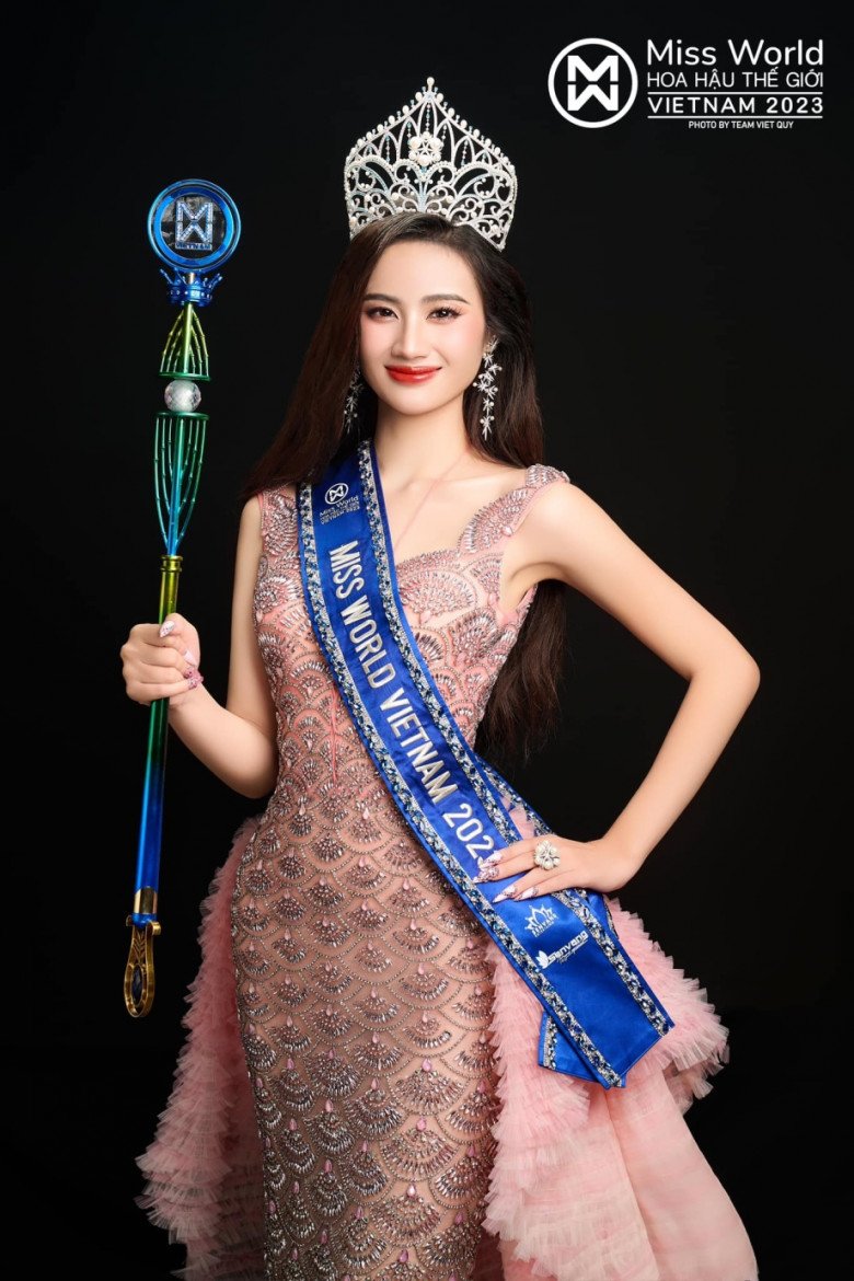 Hoa hậu bị công chúng &#34;ghẻ lạnh&#34; hậu đăng quang, gần 1 năm sau mới đội lại chiếc vương miện đắt giá - 6