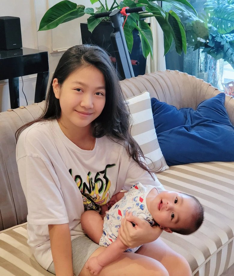 Ái nữ nhà Mạnh Trường 15 tuổi xinh như hoa hậu tương lai, sở hữu gu thời trang điệu đà nữ tính - 9