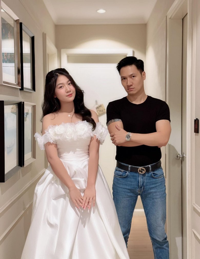 Ái nữ nhà Mạnh Trường 15 tuổi xinh như hoa hậu tương lai, sở hữu gu thời trang điệu đà nữ tính - 1