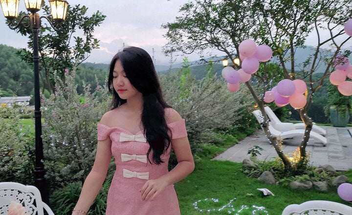 Ái nữ nhà Mạnh Trường 15 tuổi xinh như hoa hậu tương lai, sở hữu gu thời trang điệu đà nữ tính - 2