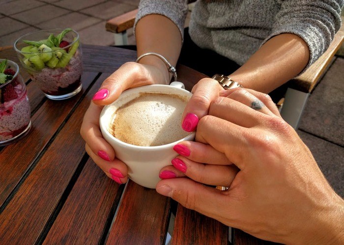 Từ vụ cafe hẹn hò đang gây tranh cãi trên MXH: Chị em cần thuộc lòng những bí kíp sau để tránh “nguy hiểm”  - 7