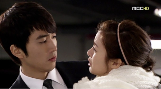 &#34;Tình cũ&#34; mang lại may mắn cho Song Hye Kyo: &#34;Ông chú&#34; từng hẹn hò Lưu Diệc Phi, sở hữu tòa nhà 920 tỷ - 6