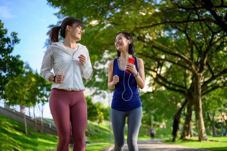 Sự khác biệt giữa đi bộ bằng chân hay bằng hông, cách nào giúp giảm cân hiệu quả hơn? - 1