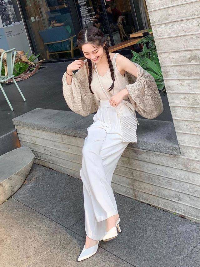 2 kiểu giày &#34;phá dáng&#34; nhất khi diện quần ống rộng, đổi sang 4 kiểu này vừa kéo chân vừa sành điệu - 1