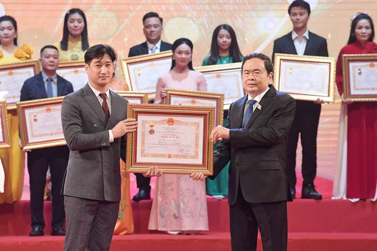 Ngọc Quỳnh &#34;Hoa Hồng Trên Ngực Trái&#34; công khai hẹn hò bạn gái mới, còn cuộc hôn nhân ngôn tình thì sao? - 5