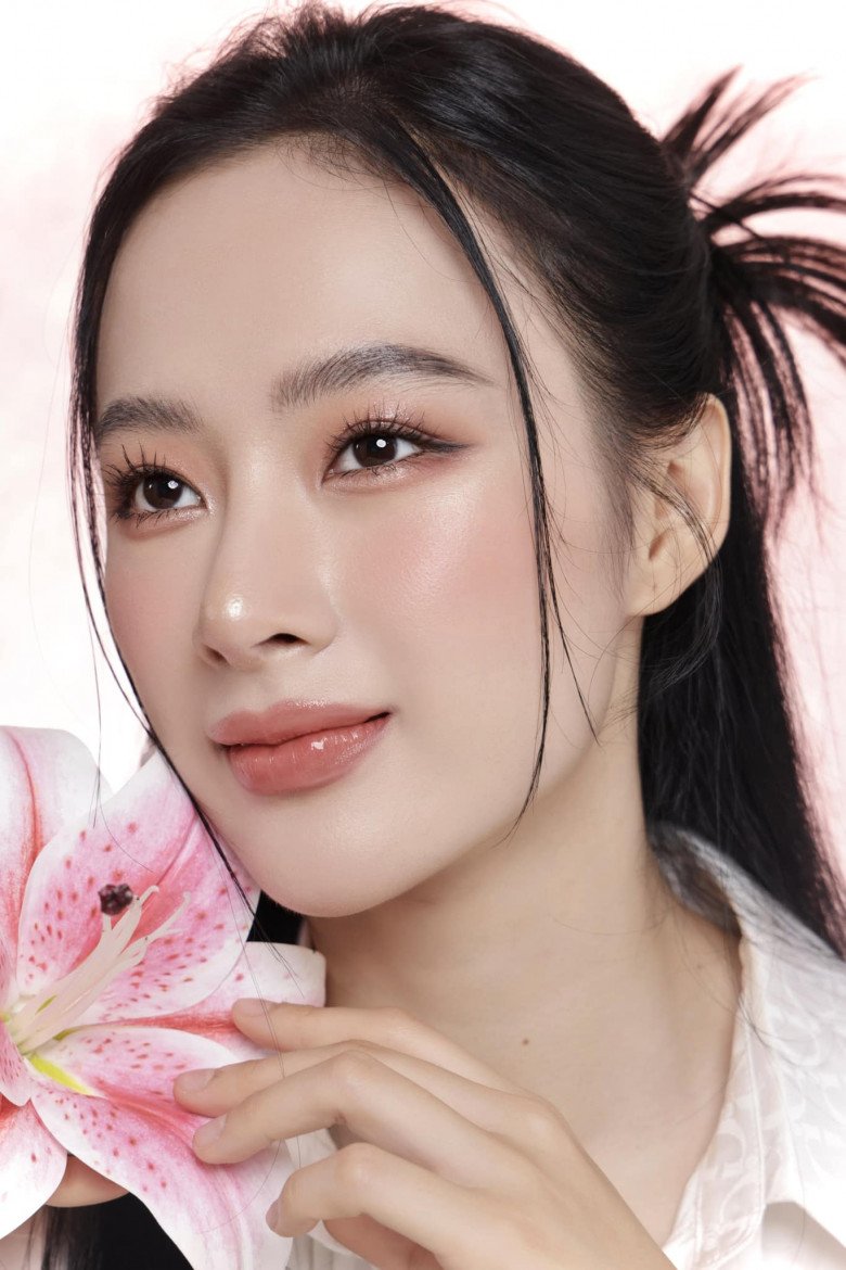 Nhan sắc 3 mỹ nhân ăn chay đẹp nhất Vbiz: Angela Phương Trinh đổi khác, có người đăng quang Hoa hậu quốc tế - 1