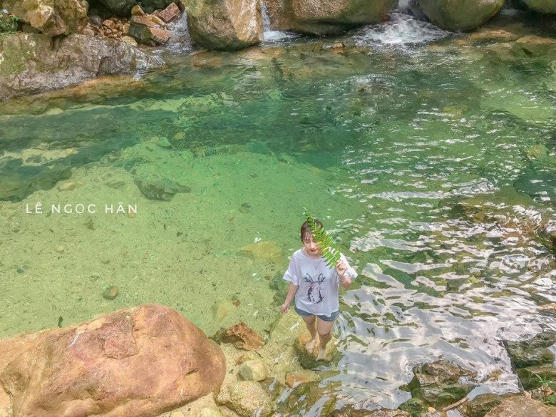 Gần Hà Nội có 6 suối nước cực mát lành, mùa hè đi "tránh nóng" là miễn chê