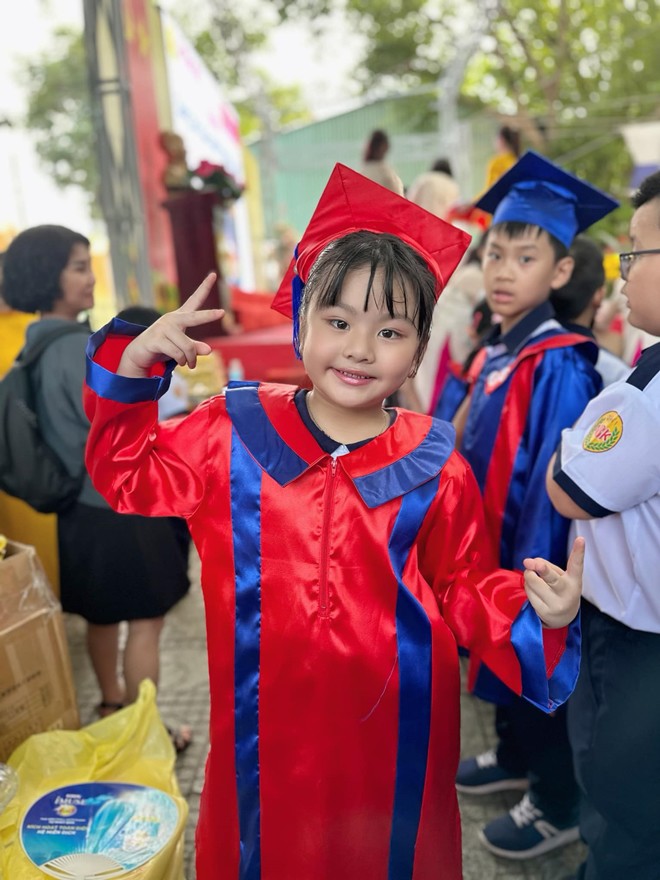 Vân Trang dỗi con gái 8 tuổi vì hỏi câu &#34;xát muối&#34;, 17 năm làm nghề mua được 2 biệt thự - 2