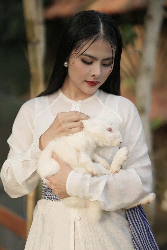 Vân Trang dỗi con gái 8 tuổi vì hỏi câu &#34;xát muối&#34;, 17 năm làm nghề mua được 2 biệt thự - 3