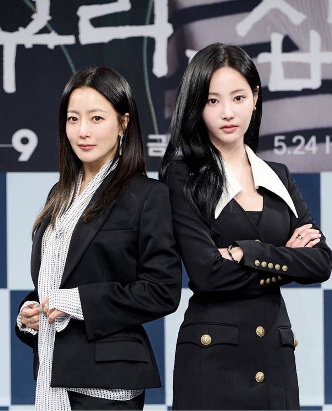 Kim Hee-sun đọ sắc bên đàn em kém 19 tuổi, nhờ một chiêu mà lập tức lấy lại vị thế &#34;đệ nhất mỹ nhân&#34; - 4