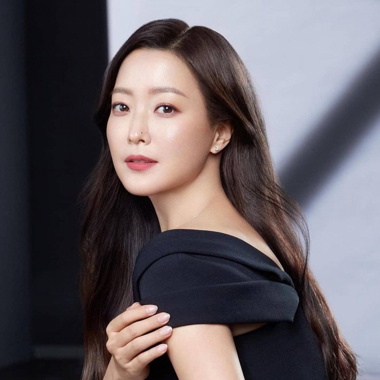 Kim Hee-sun đọ sắc bên đàn em kém 19 tuổi, nhờ một chiêu mà lập tức lấy lại vị thế &#34;đệ nhất mỹ nhân&#34; - 3