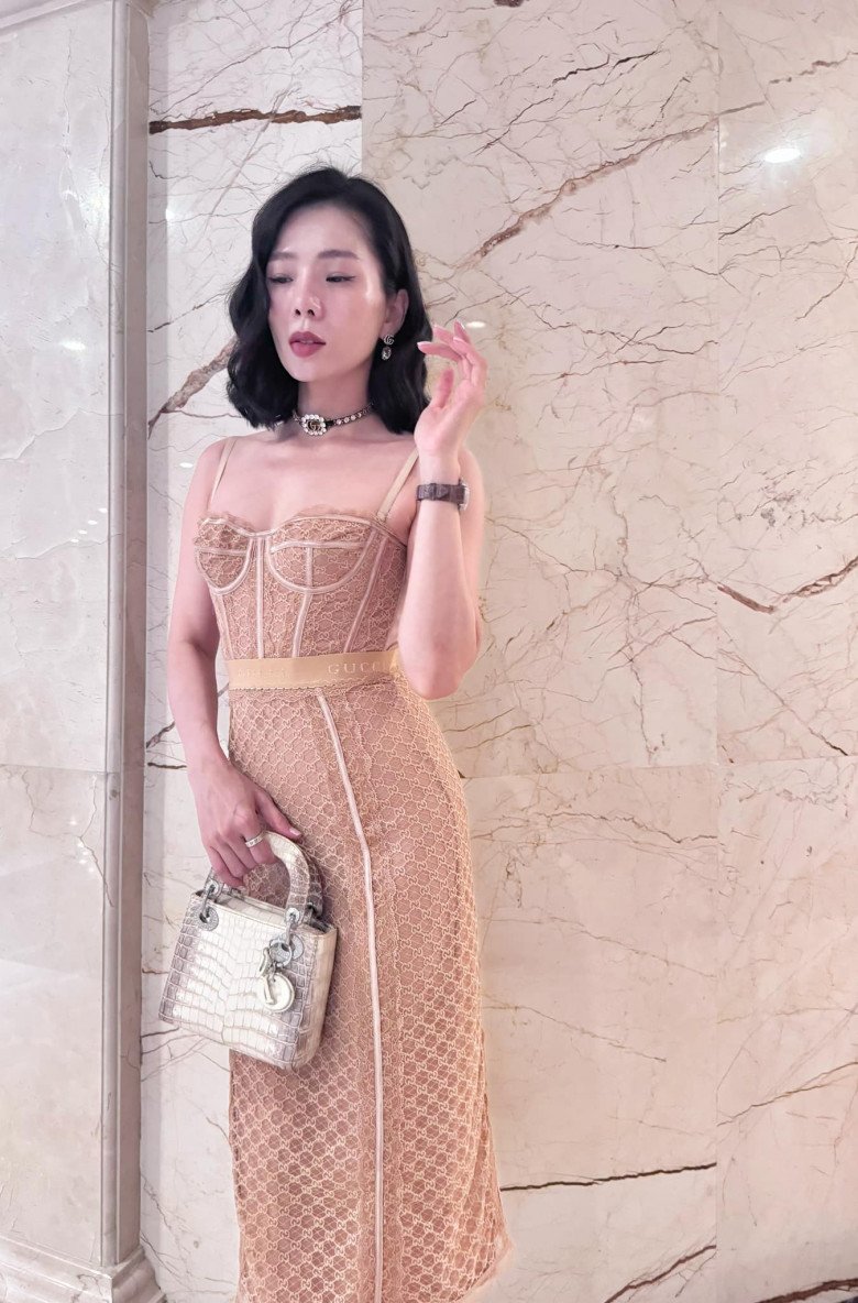 Loạt mỹ nhân khiến fans khóc thét vì thân hình gầy trơ xương, dẫn đến vòng một cũng tan theo mây khói - 1