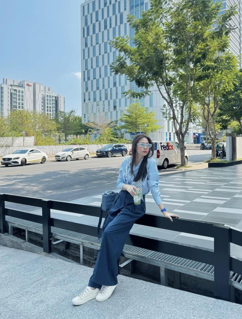 Hội chị đẹp Vbiz chỉ mê đi giày bệt, cứ học theo cách phối đồ thì chị em chỉ có sang trở lên - 10