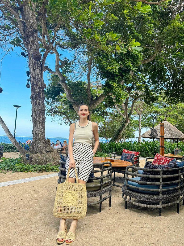Hội chị đẹp Vbiz chỉ mê đi giày bệt, cứ học theo cách phối đồ thì chị em chỉ có sang trở lên - 1