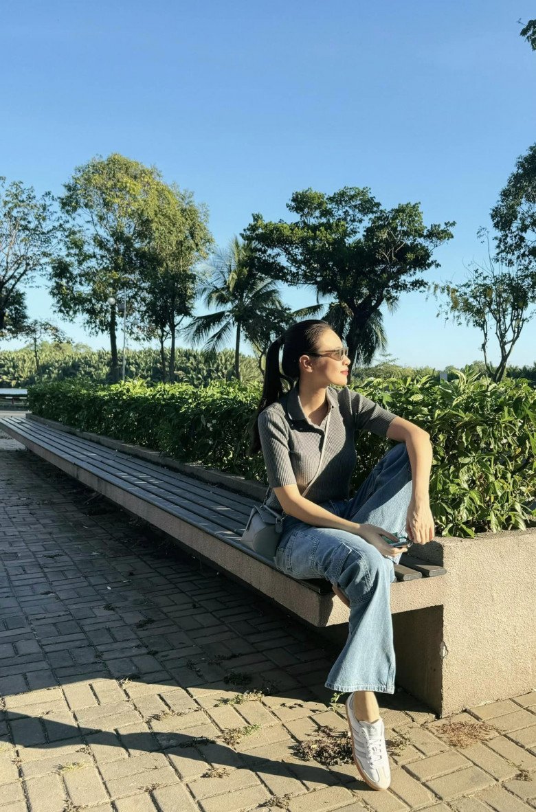 Hội chị đẹp Vbiz chỉ mê đi giày bệt, cứ học theo cách phối đồ thì chị em chỉ có sang trở lên - 11