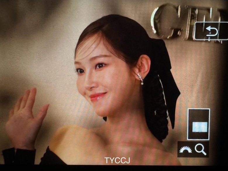 Loạt mỹ nhân Việt đọ sắc cam thường với &#34;công chúa băng giá&#34; Jessica, Hương Giang bị soi điểm kém xinh - 3