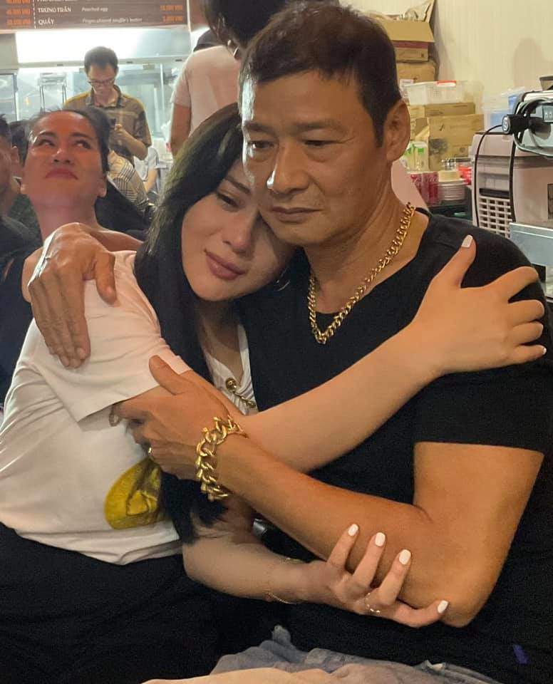 &#34;Vua bãi rác&#34; khiến Phương Oanh bật khóc, làm ông chủ quán nhậu, ấm êm bên vợ trẻ - 6