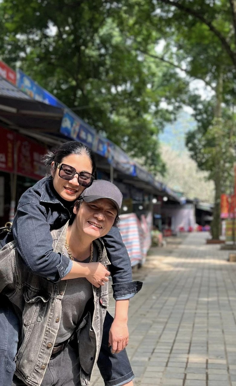 &#34;Vua bãi rác&#34; khiến Phương Oanh bật khóc, làm ông chủ quán nhậu, ấm êm bên vợ trẻ - 8