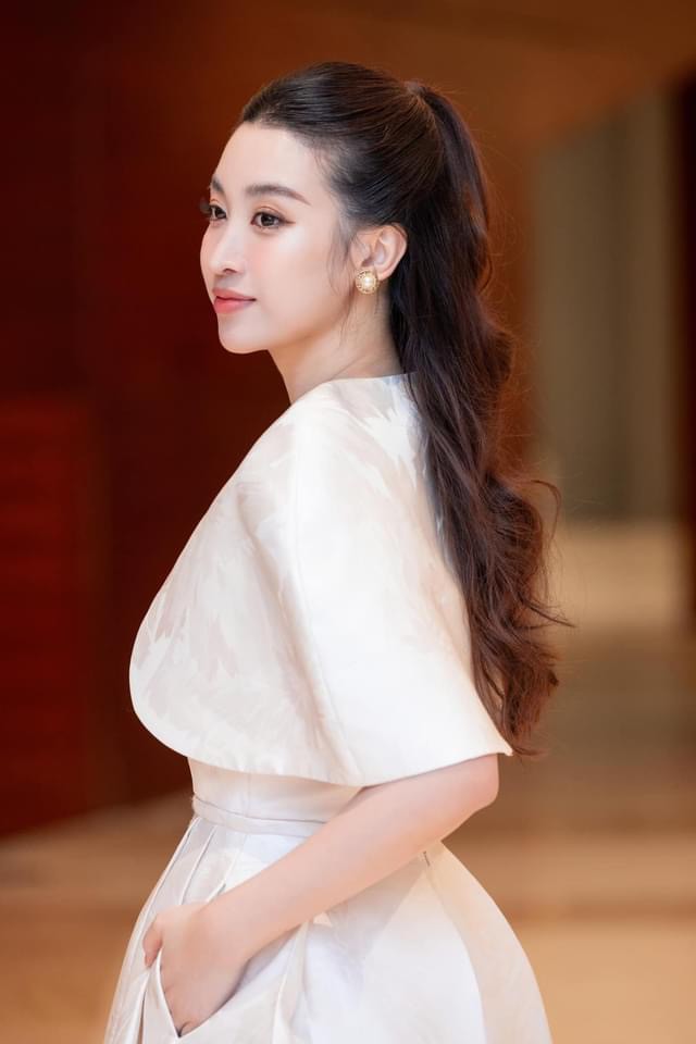 Đỗ Mỹ Linh sau sinh được khen một điểm vàng nhan sắc, hiếm mẹ bỉm nào giữ được - 8