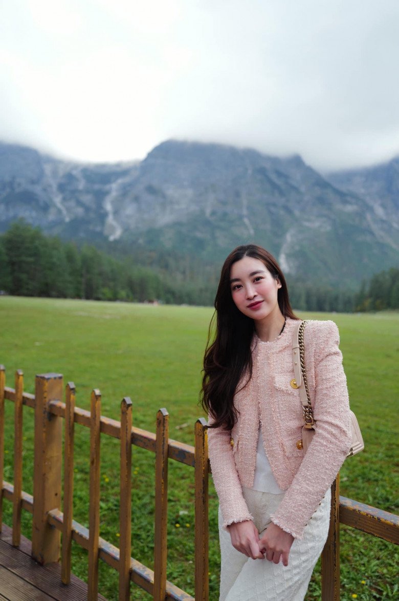 Đỗ Mỹ Linh sau sinh được khen một điểm vàng nhan sắc, hiếm mẹ bỉm nào giữ được - 1