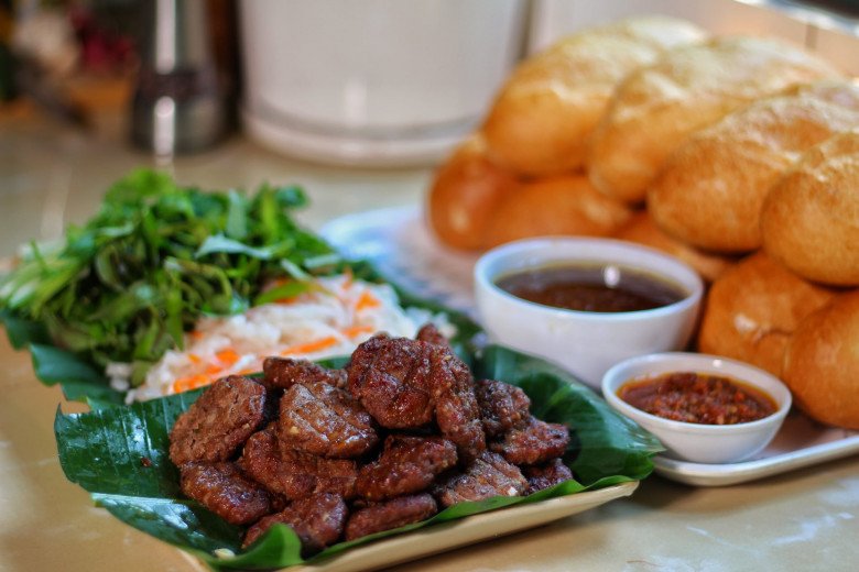 Cách làm bánh mì bò nướng thơm ngon, hấp dẫn, dùng ăn sáng hay trưa đều được của 8X Sài Gòn - 6