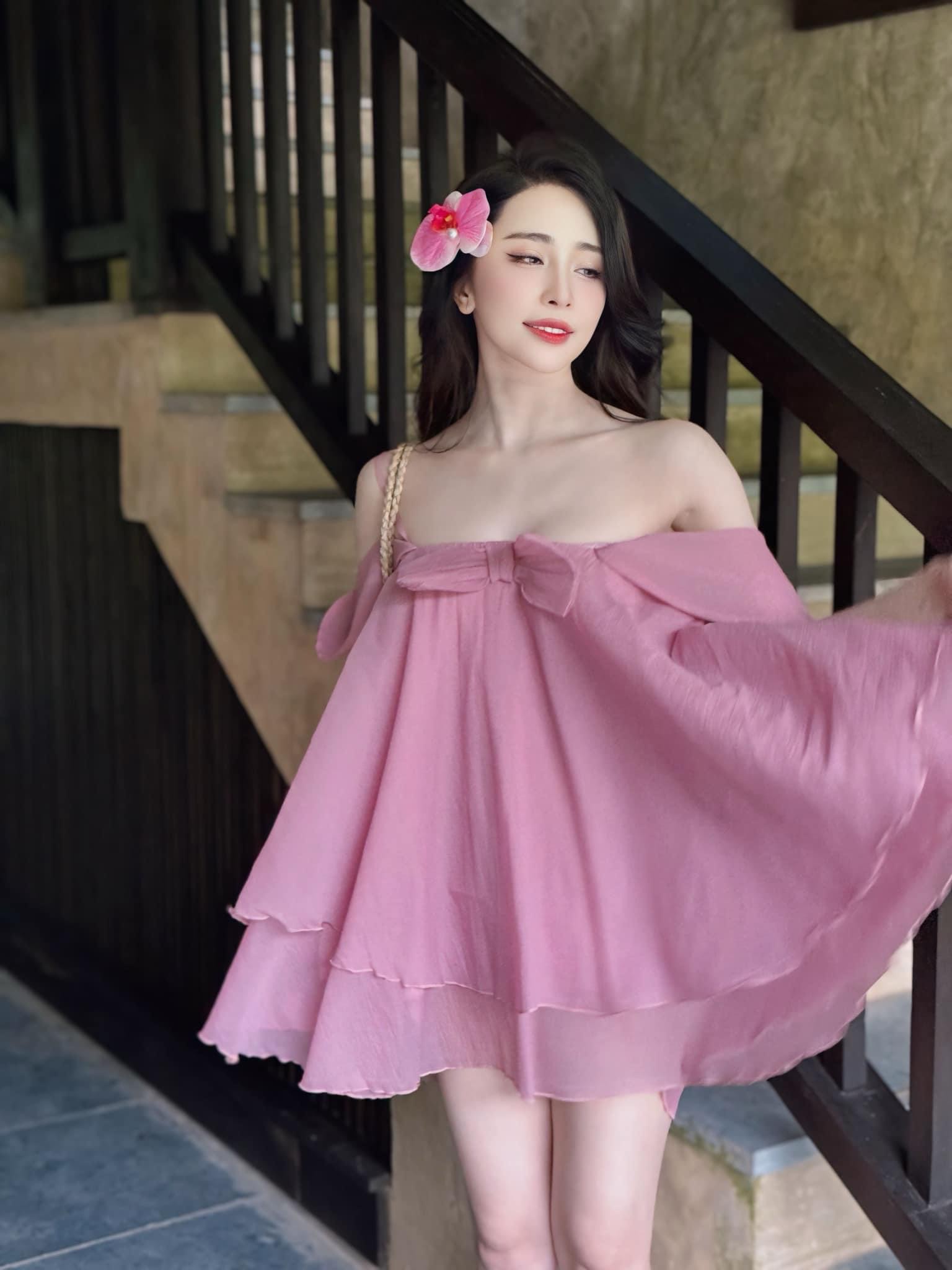 &#34;Chị đẹp&#34; U40 trẻ như gái đôi mươi, ăn diện quyến rũ trên du thuyền bị chê kém duyên - 4