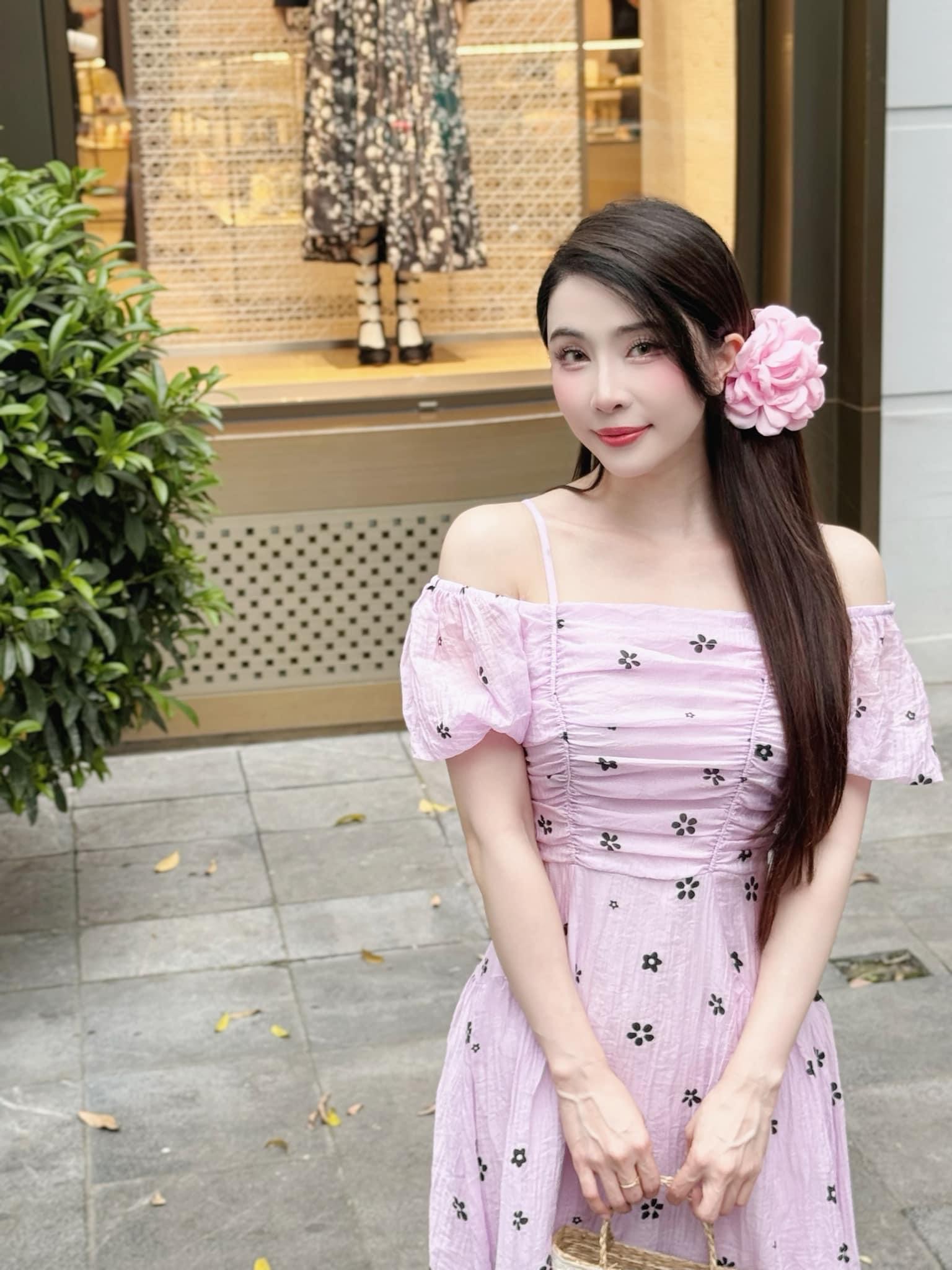 &#34;Chị đẹp&#34; U40 trẻ như gái đôi mươi, ăn diện quyến rũ trên du thuyền bị chê kém duyên - 3
