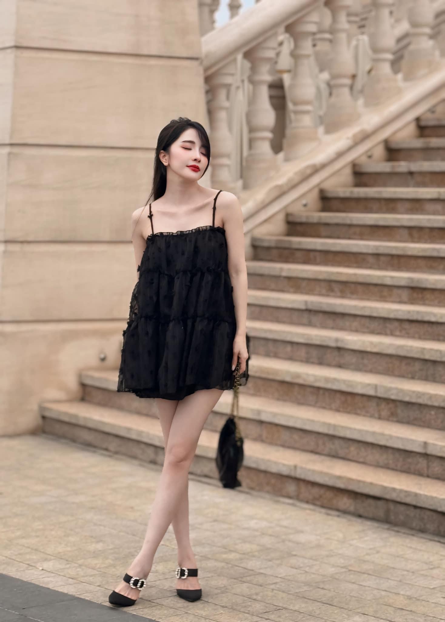 &#34;Chị đẹp&#34; U40 trẻ như gái đôi mươi, ăn diện quyến rũ trên du thuyền bị chê kém duyên - 10