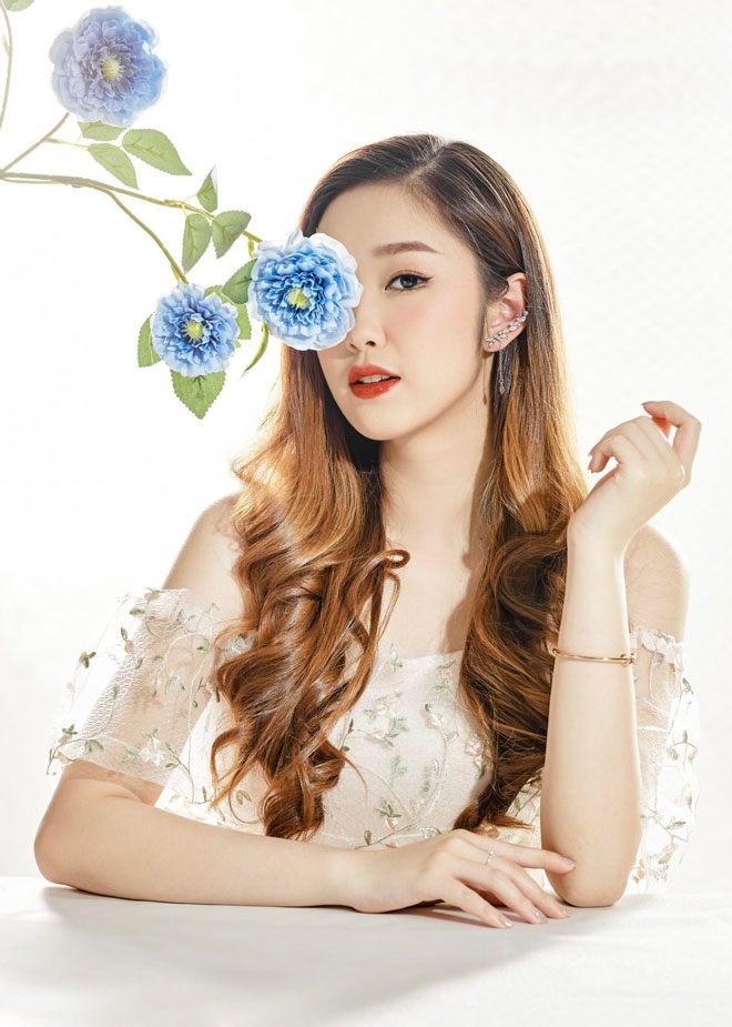&#34;Tiểu tam&#34; phim giờ vàng bị dằn mặt bằng bột cà phê, ngoài đời xinh như hoa da trắng nõn - 5