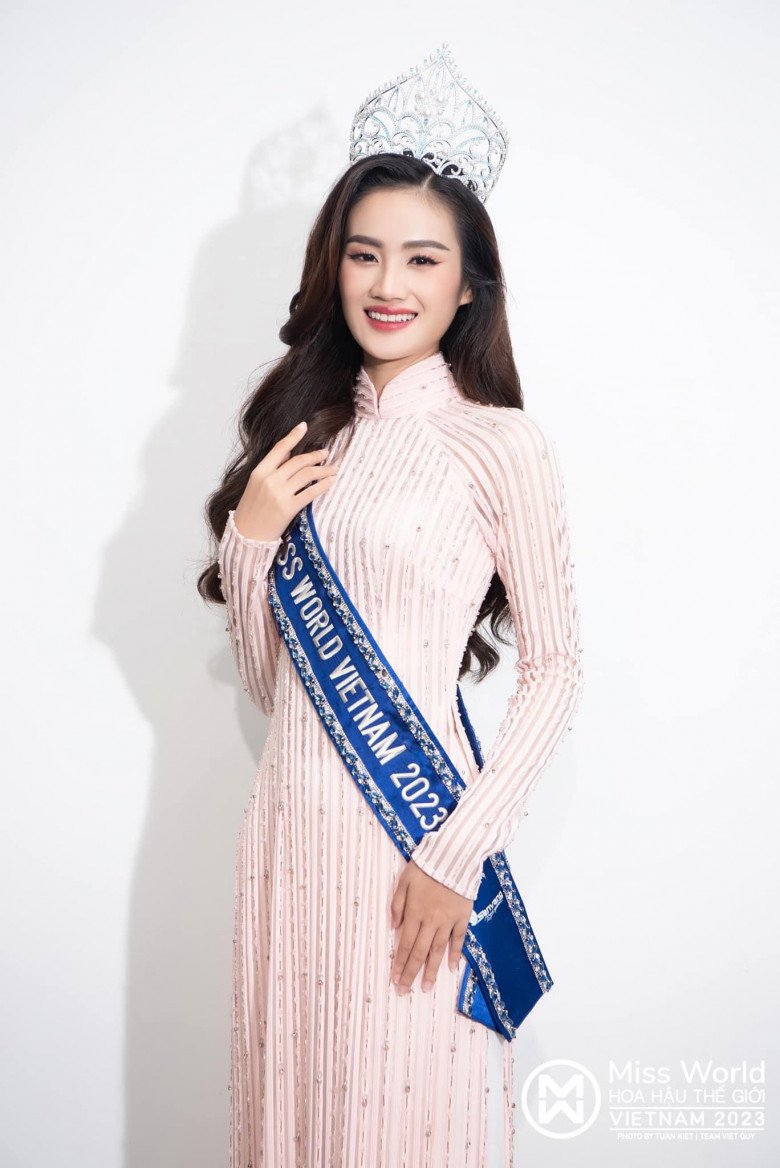 Khác hẳn ngày ra sân bay đi du học, hoa hậu Ý Nhi nay dự thảm đỏ với nhan sắc làm CĐM &#34;quay xe&#34; - 21