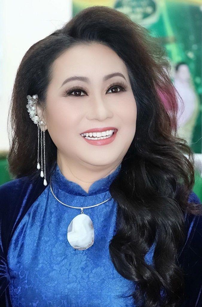 Độc lạ Vbiz: Gia đình có bốn chị em gái toàn nghệ sĩ, U50-60 vẫn trẻ, khéo điểm tô tôn nét đẹp mặn mà - 2