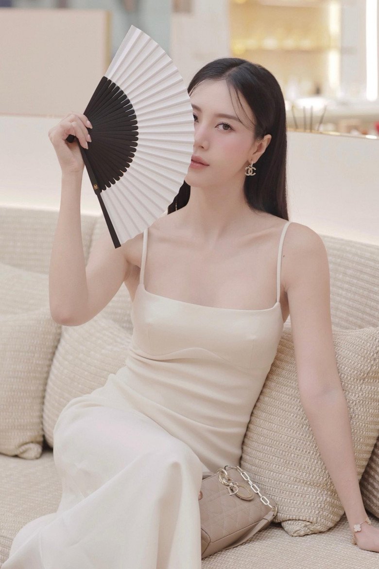 &#34;Tình cũ&#34; Sơn Tùng - MTP là cựu tiếp viên hàng không, 365 ngày mặc màu trắng vẫn đẹp khó tả - 14