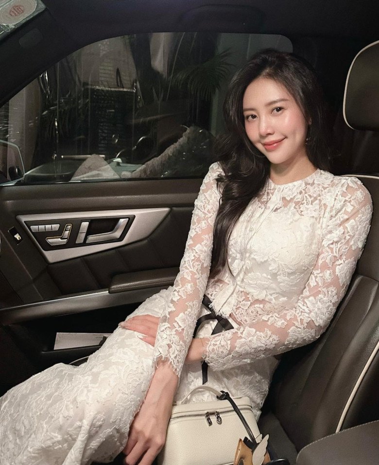 &#34;Tình cũ&#34; Sơn Tùng - MTP là cựu tiếp viên hàng không, 365 ngày mặc màu trắng vẫn đẹp khó tả - 11