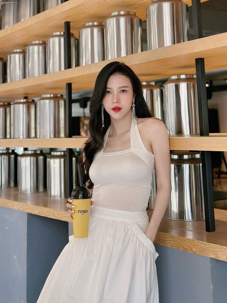 &#34;Tình cũ&#34; Sơn Tùng - MTP là cựu tiếp viên hàng không, 365 ngày mặc màu trắng vẫn đẹp khó tả - 15